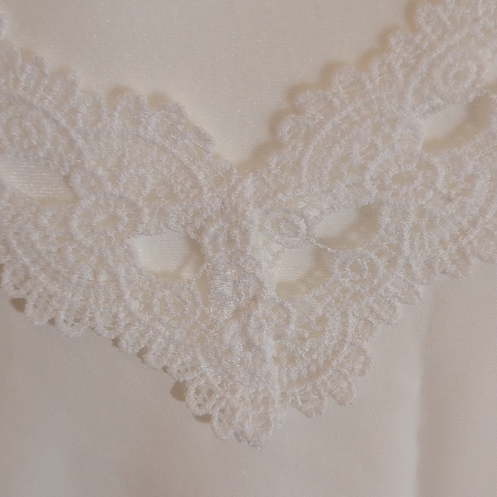 White Cold Shoulder V Neck Top With 3/4 Lace Sleeves - Picture 5 of 7